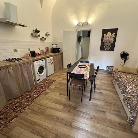 Dimora San Damiano 아파트