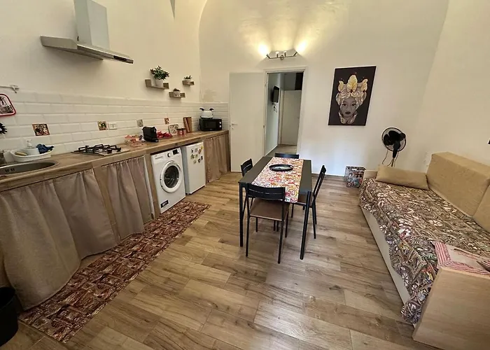 Dimora San Damiano 아파트